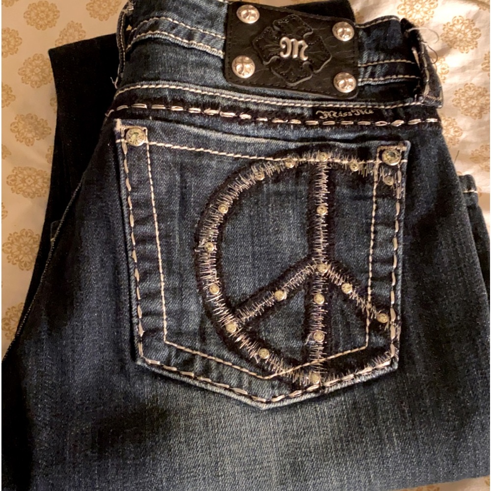 I’m selling Miss Me jeans size 32 Long. I wore them once.